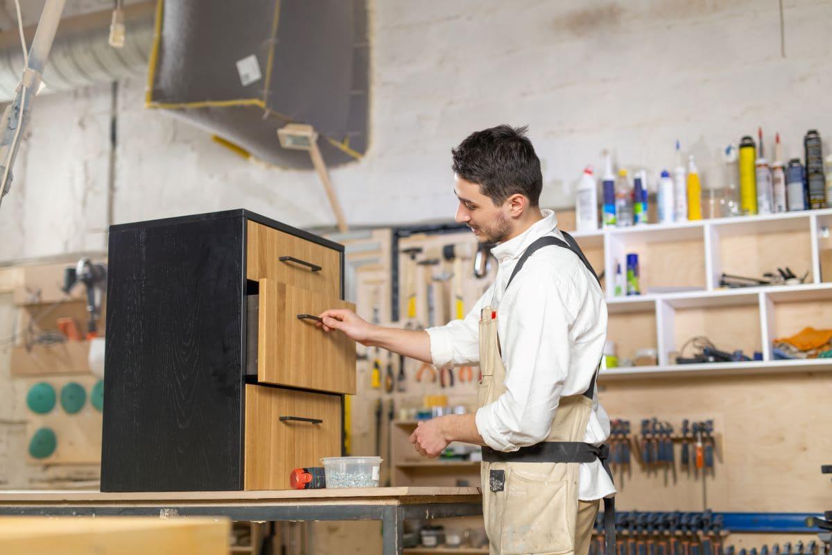 IdeaCraftHub: Flawless Wood Furniture Repair, Refinishing & Scratch Removal